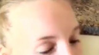 Жена сосет мужу хуй перед работой и ловит сперму губами